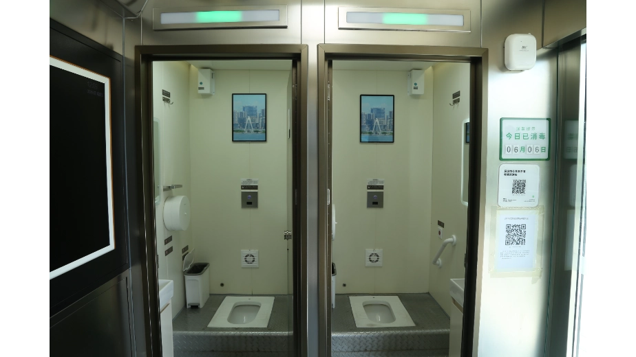 mobile kiosk restroom for outdoor spaces